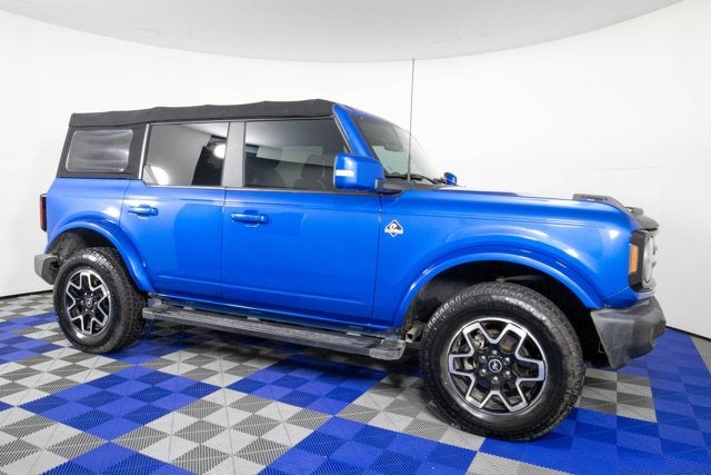 2022 Ford Bronco Outer Banks in Blue Metallic — front three-quarter view