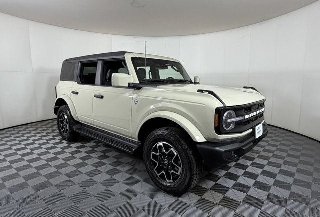 2026 Ford Bronco Outer Banks in Beige — front three-quarter view