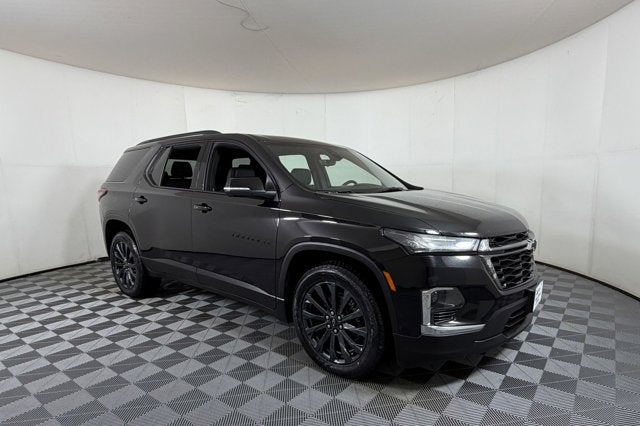2023 Chevrolet Traverse RS in Mosaic Black Metallic — front three-quarter view