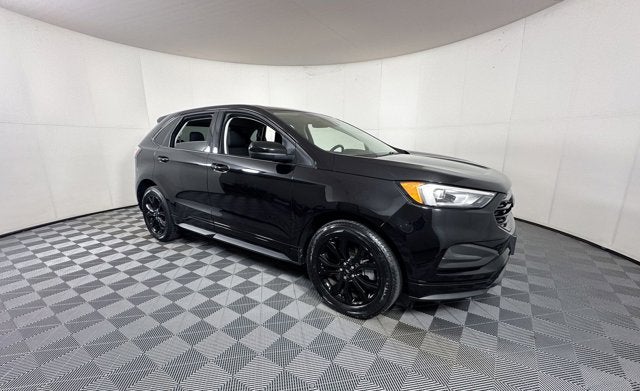 2023 Ford Edge SE in Black Metallic — front three-quarter view