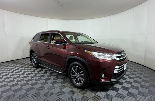 2019 Toyota Highlander XLE in Ooh La La Rouge Mica — front three-quarter view